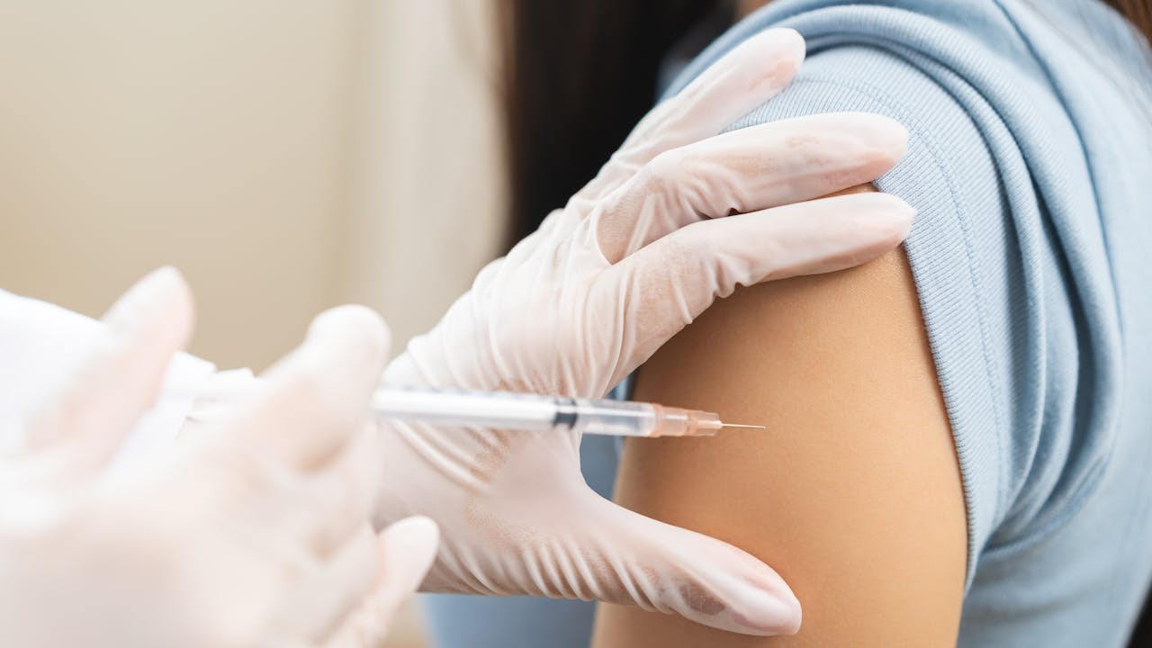 劉宇隆表示理解部分市民對疫苗安全有疑慮，但事實上，流感疫苗已經使用數十年，安全性極高。（Shutterstock）