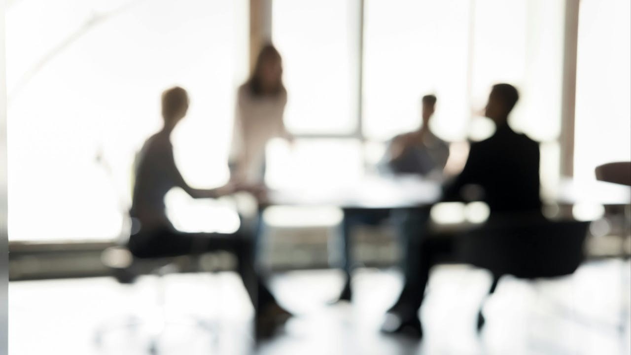 新冠疫情徹底改變我們的互動方式。隨著供應鏈中斷、線上會議興起與遠距合作成為常態，談判的對象、內容、地點和方法都與從前截然不同。（Shutterstock）