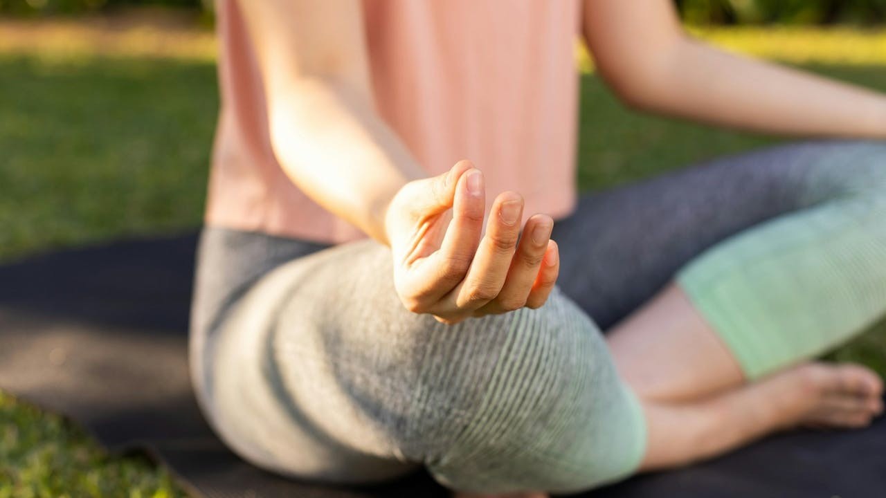 我們需要的不只是一些放鬆技巧，而是要對生活方式一場全社會的改革。（Shutterstock）