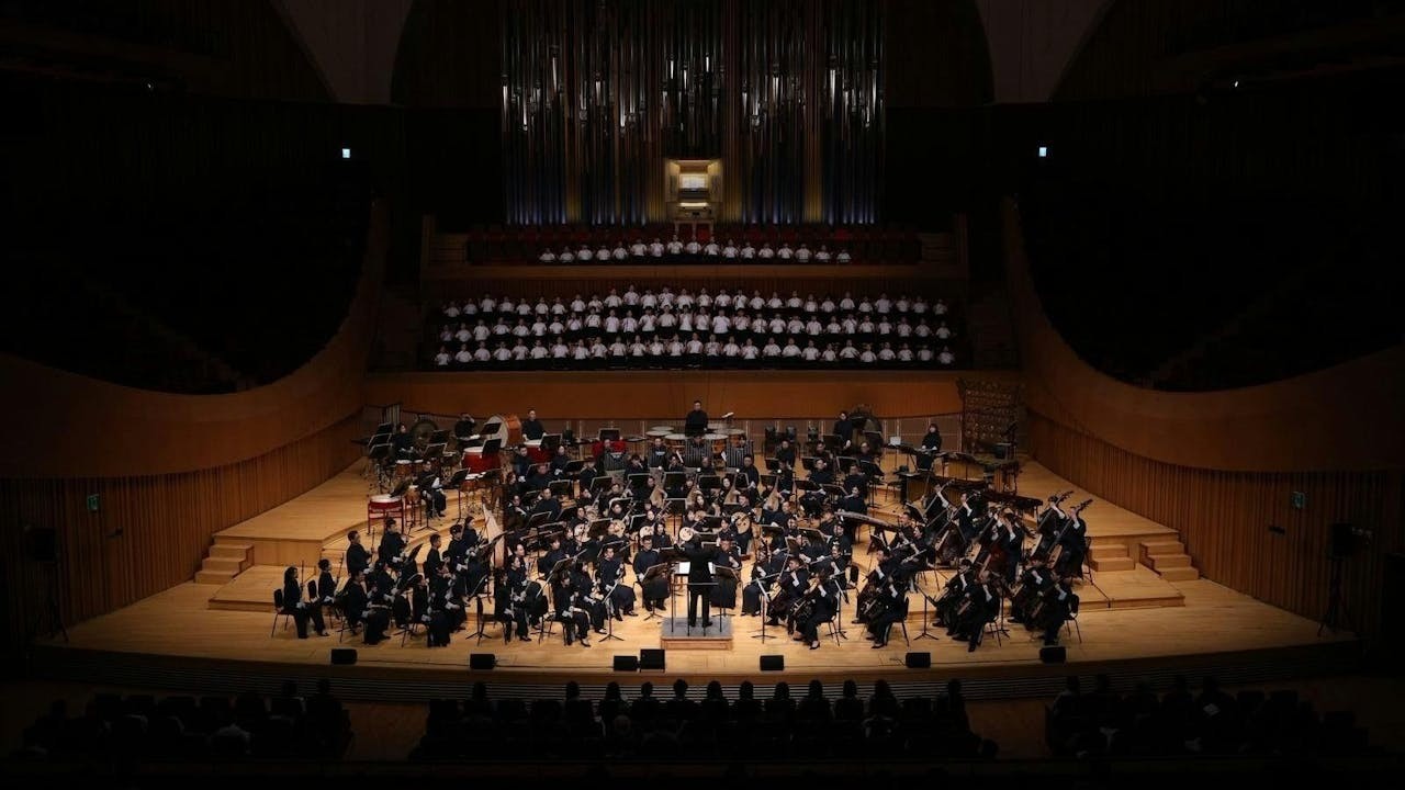 香港中樂團以其精湛的技藝和開放的心態,展示了文化交流的理想模樣。