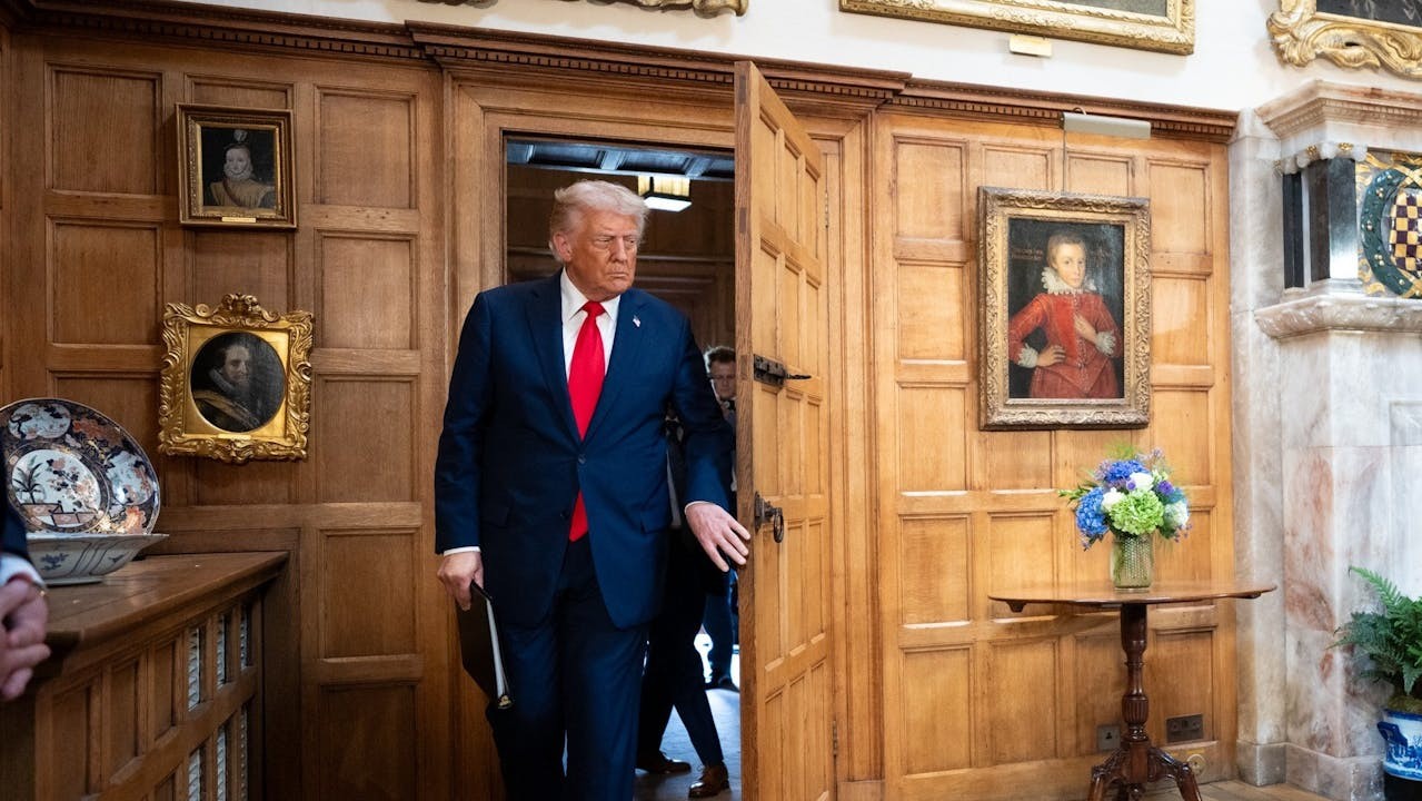 特朗普回應記者稱，「政府關門也能帶來很多好處，擺脫很多不想要的東西，尤其這些都是民主黨的」。（白宮Flickr）