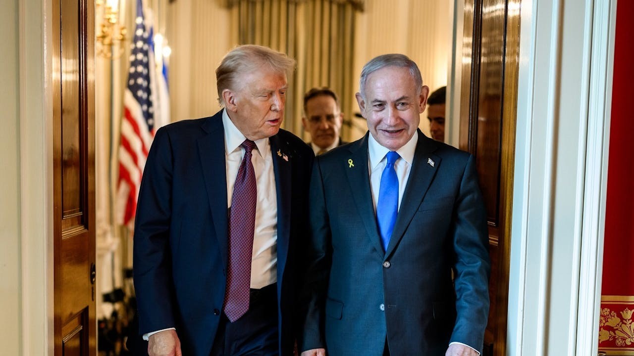 美國總統特朗普與以色列總理內塔尼亞胡在白宮國宴廳舉行聯合新聞發布會,宣布美國9月29日在加沙地帶實施和平計劃。(白宮)