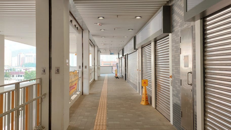 那些podium式商場永無翻身之日，以一個物業投資者來說，如果並沒有持有那些商場舖，都可以說是一個有先見的投資者。（Wikimedia Commons）