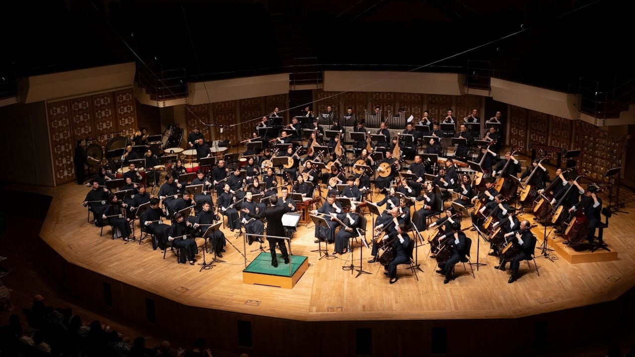 香港中樂團被譽為「民樂翹楚」，至今已演奏超過3500首樂曲，委約作品更超過2400首。為承傳和普及優秀作品，樂團從歷年演出中精選108首經典佳作，推出中樂百首精選系列音樂會。（香港中樂團提供）
