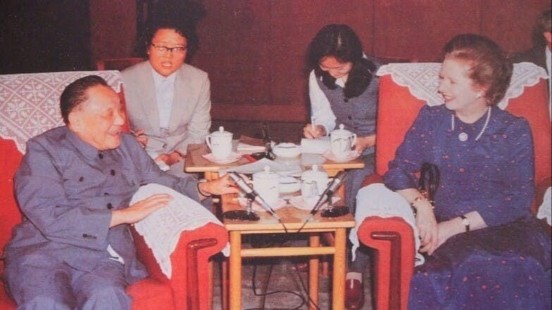 英國首相戴卓爾夫人聲稱香港主權屬於英國，鄧小平斬釘截鐵對她說，主權問題不容討論。（亞新社）