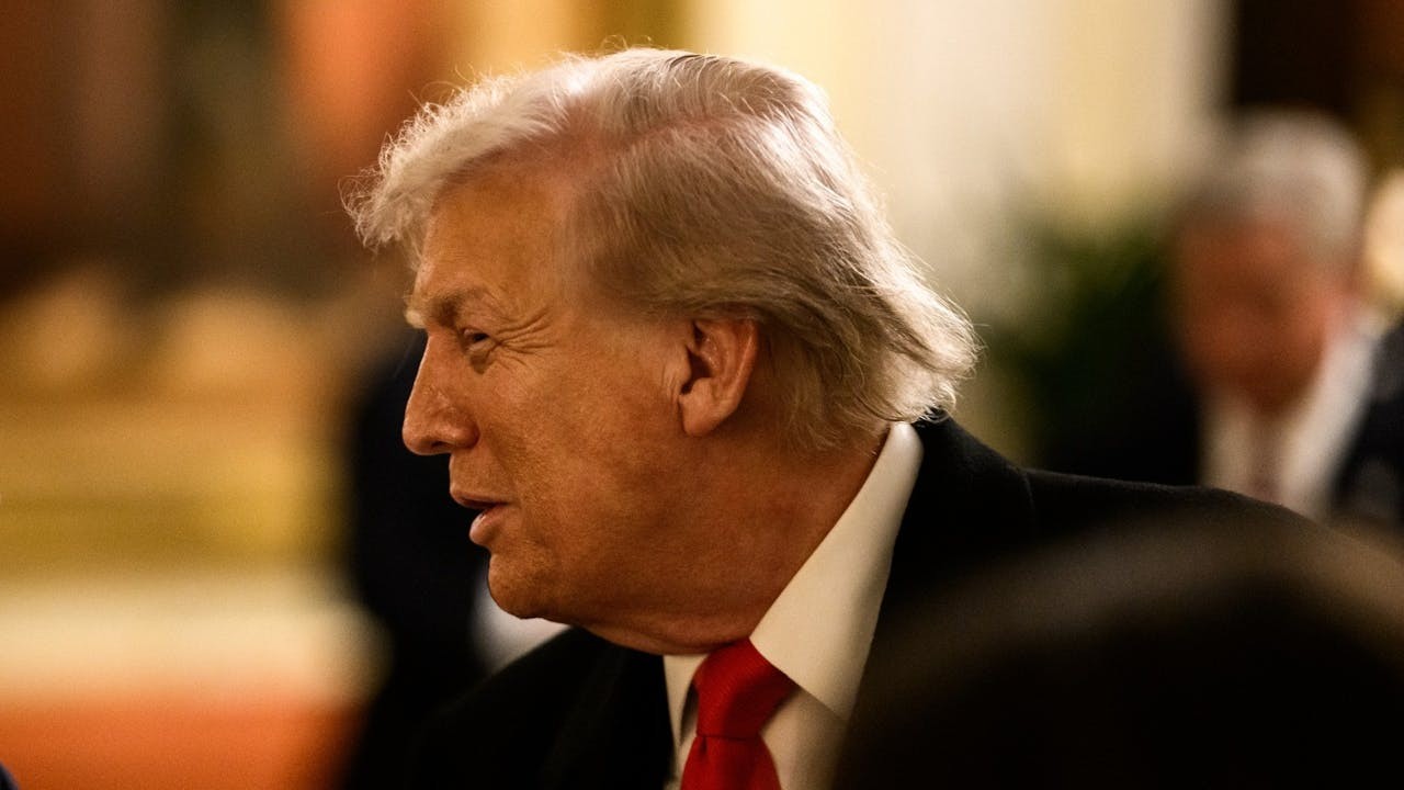 美國是雙主權國家,但是特朗普正在快速改變這一局面,他甚至不惜動用軍隊的力量對民主黨執政的州和城市進行政治干預。(白宮Flickr)