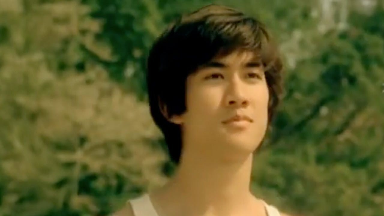 如《歲月神偷》中李治廷飾演的角色，年輕人突如其來患上重病，前路茫茫，生死難卜，該以何種心情面對？（《歲月神偷》預告截圖）