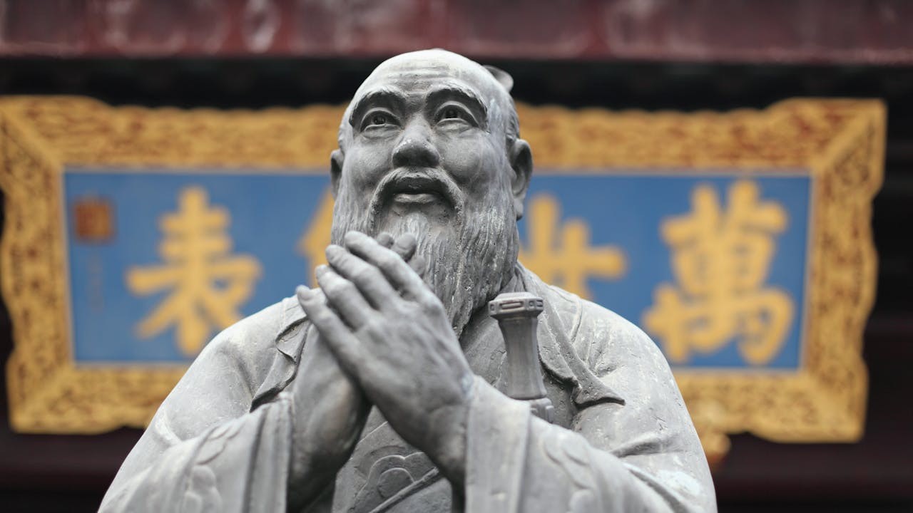 朱熹曾說「天不生仲尼,萬古如長夜」,從教書育人到為人處世,孔子留下了諸多睿智洞見。(Shutterstock)