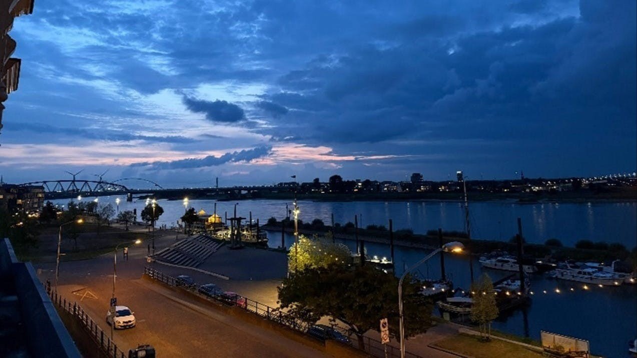 瓦爾河上的夜色。（作者攝）