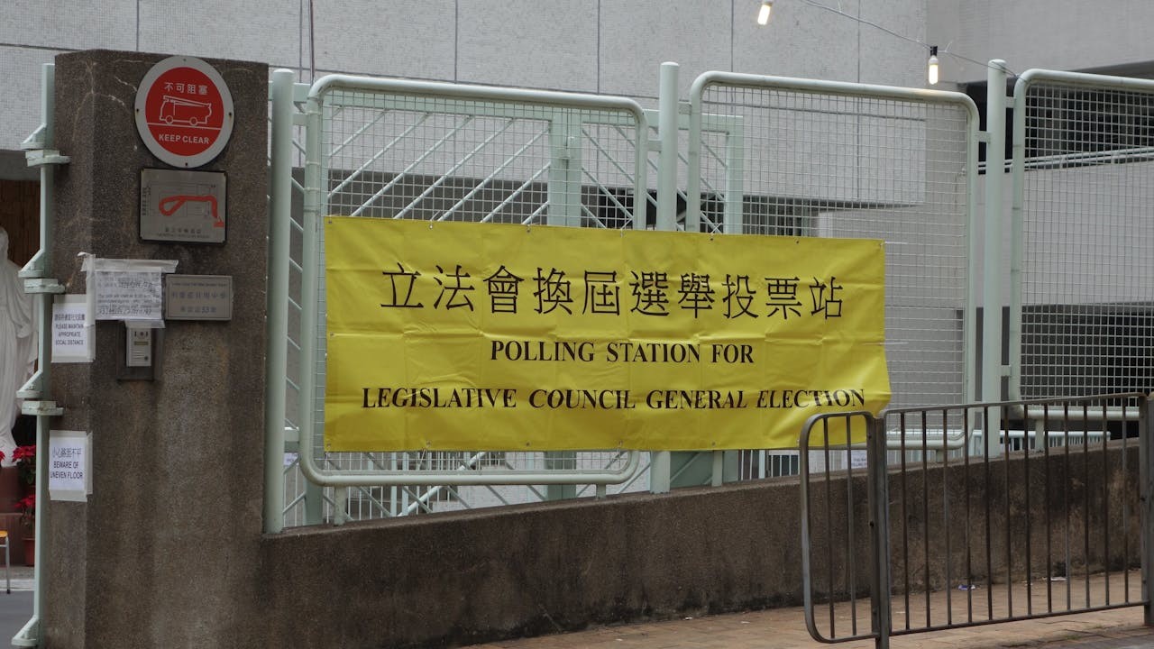 九七回歸之後，國家的莊嚴承諾，香港行的是一國兩制，依法進行立法會選舉是其中重要的一環。（Shutterstock）