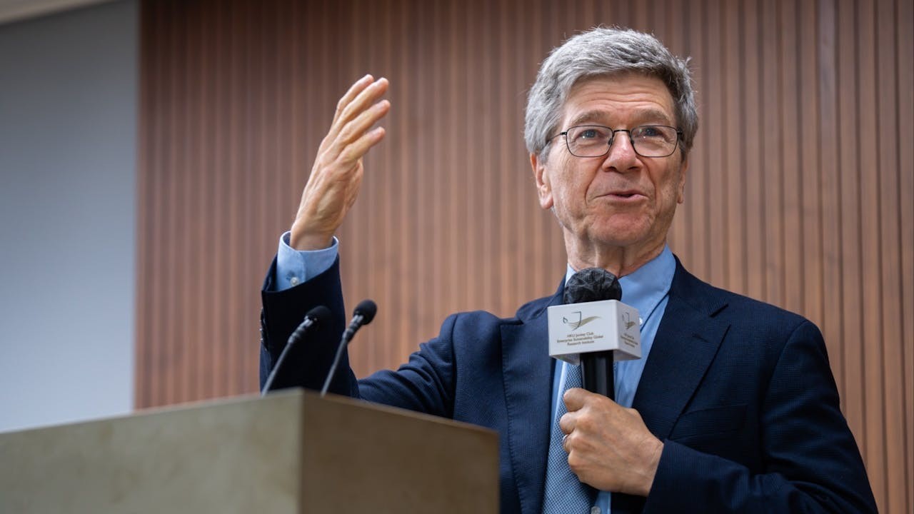 我們正處於新的歷史關口,薩克斯指出:「鐘擺在向另一個方向擺動。曾經是歐洲深入亞洲,現在則是亞洲向世界其他地區擴展。」(香港大學賽馬會環球企業永續發展研究所Facebook)