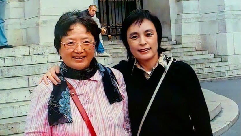 高潔(左)幾年前與到訪的李豐怡合影。