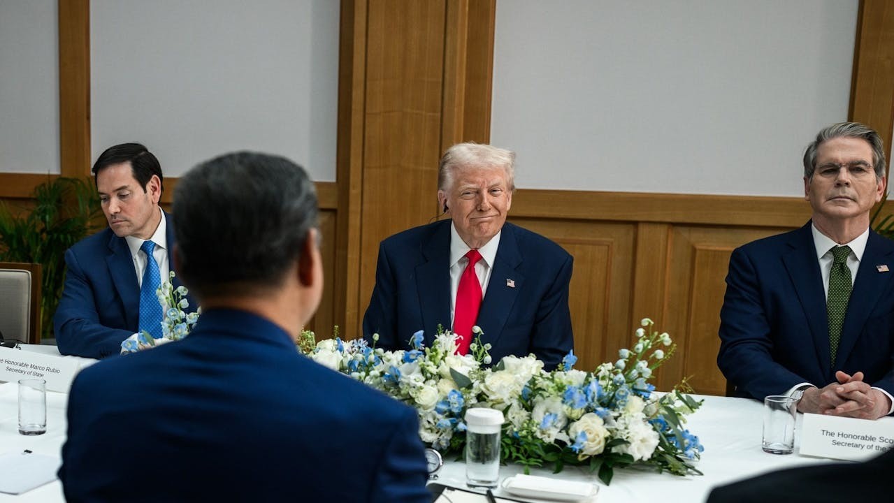 特朗普知道股市很想中美「有得傾」，極不想戰火擴大，他唯有盡最後的努力，好話說盡，也要爭取與習近平主席會面。（白宮圖片）