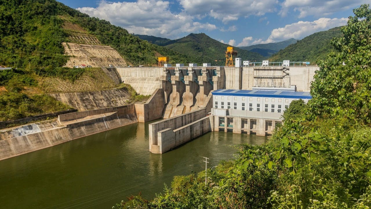 老撾南歐江流域的水力發電廠，由中國電建集團根據BOT合同投產運營。（Shutterstock）