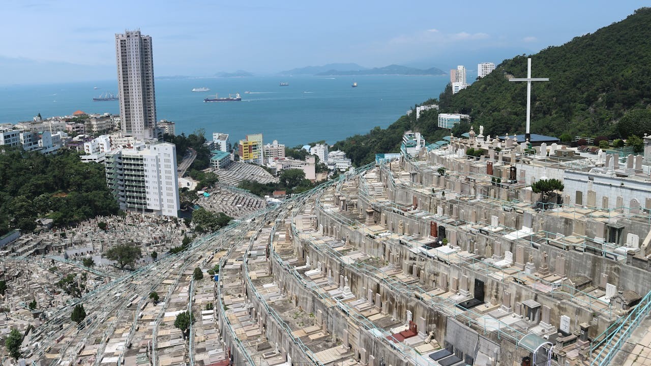 政府不需要去信某宗教或習俗，但要尊重這些傳統。（Shutterstock）