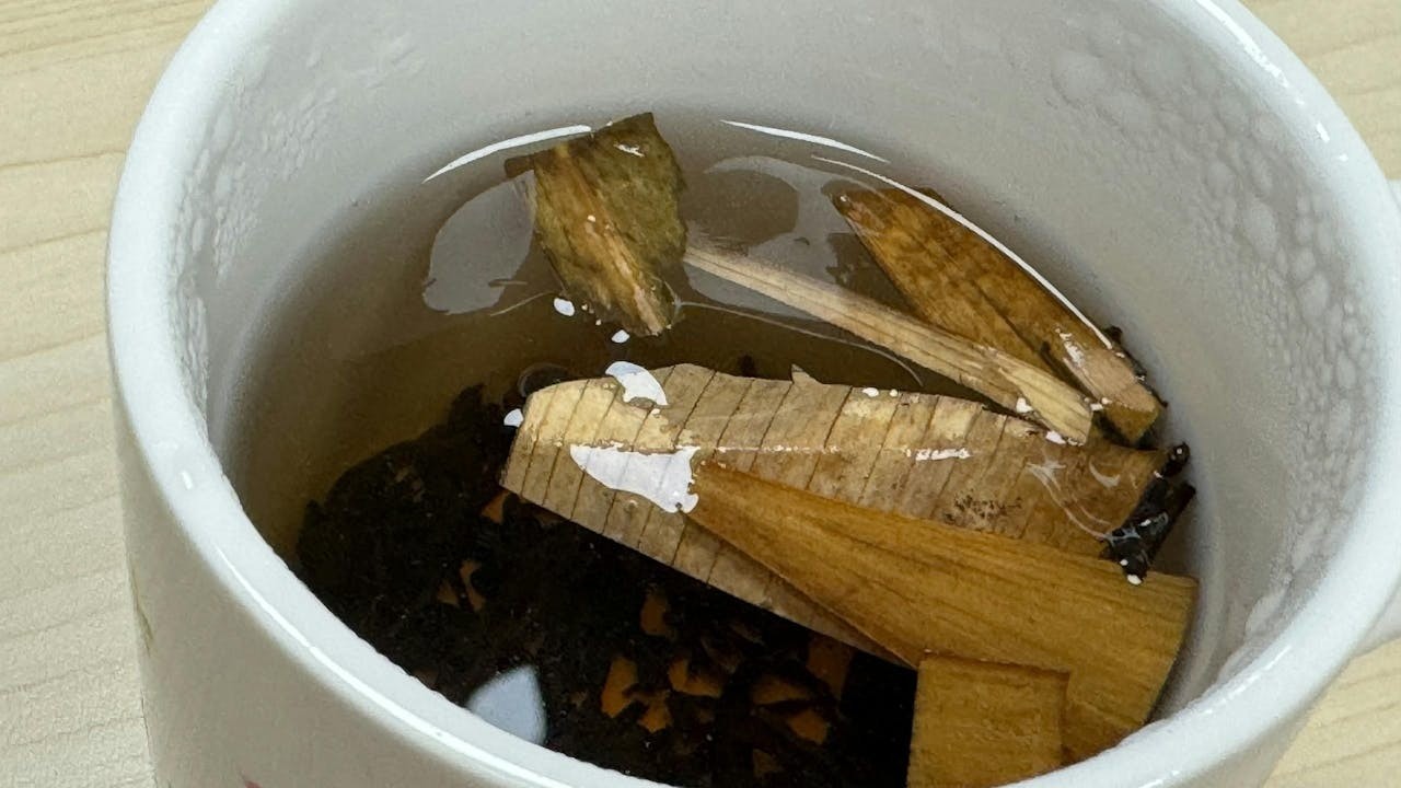 茶葉的經歲月的洗禮陳化，祛盡燥火，轉而練就了一副溫潤的魂魄。（作者提供）