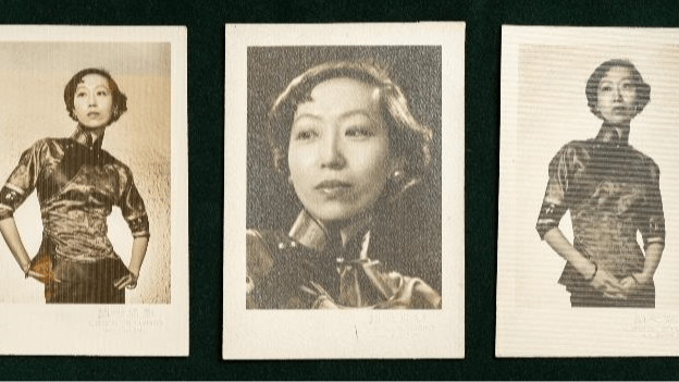 展品包括多張張愛玲的照片、書信文件和傢俱，圖為張愛玲1954年在香港蘭心照相館拍攝的照片。