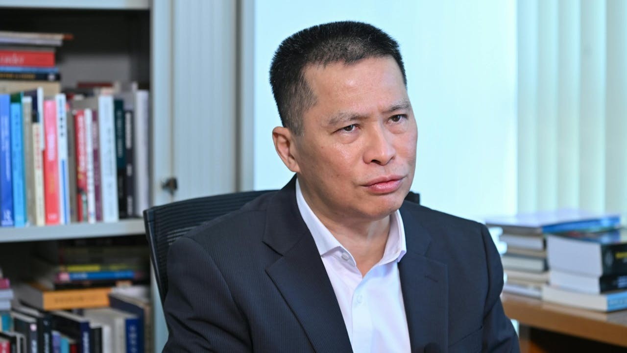 盧兆興教授表示，特區政府需要成立調查委員會。（文灼峰攝）