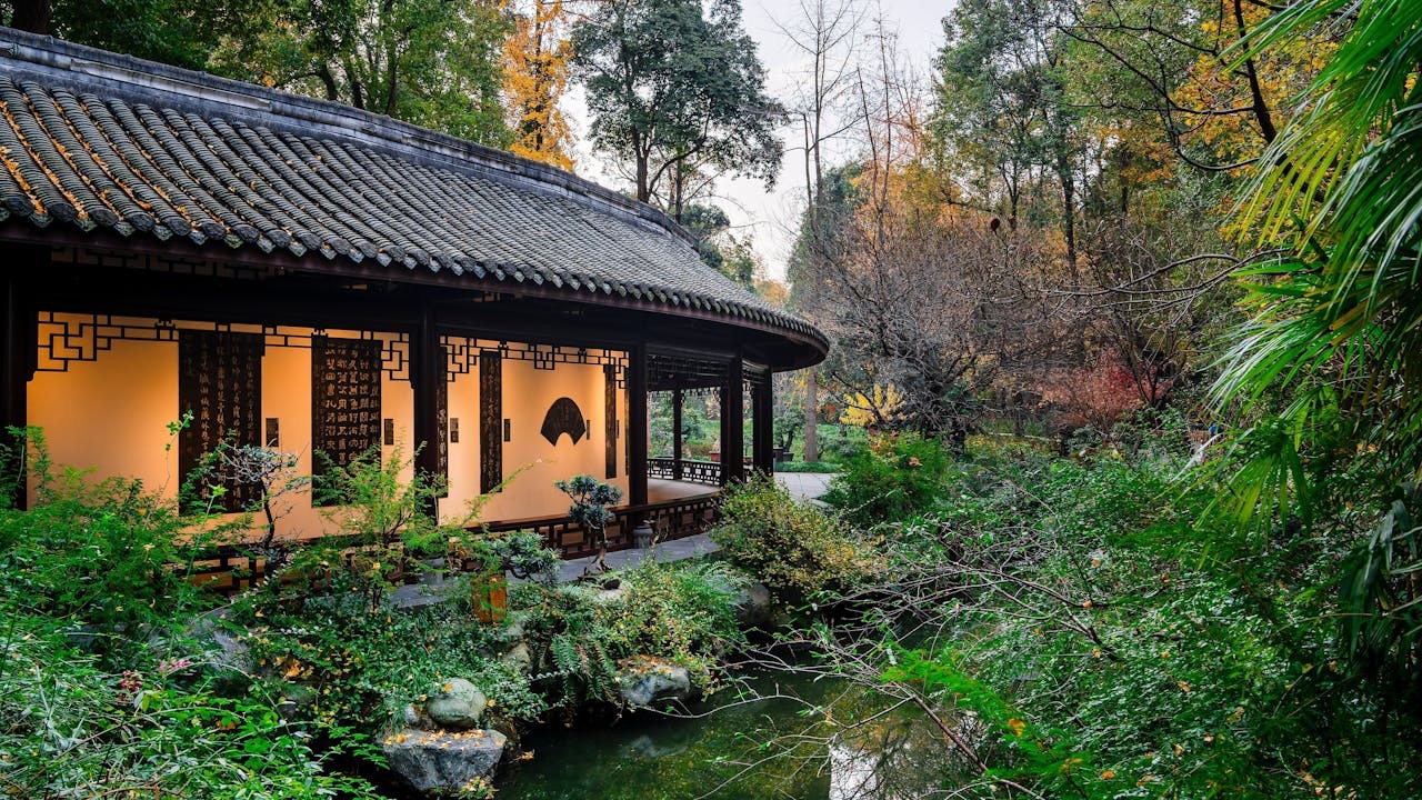 以為在千里之外的桃源，原來始終堅守於尺幅之內，待你歸來。（Shutterstock）