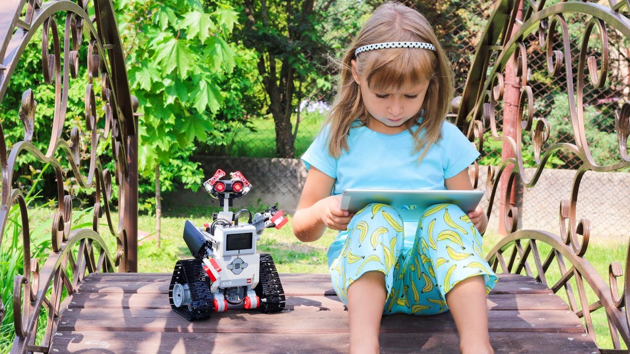 傳遞資訊和知識方面，已是AI的天下。（Shutterstock）