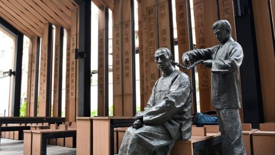 剪髮易服,孫中山史蹟徑雕塑。