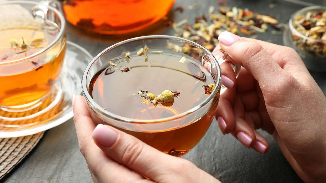 有什麼茶飲可以緩解在火場吸入的熱毒與煙塵？（Shutterstock）