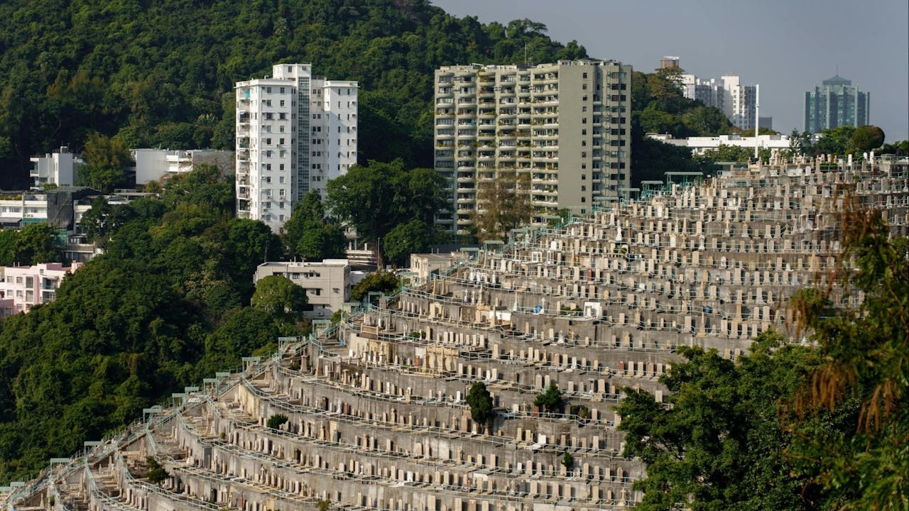 石碑上每個籍貫的名號,都是療癒鄉愁的獨步單方。(Shutterstock)