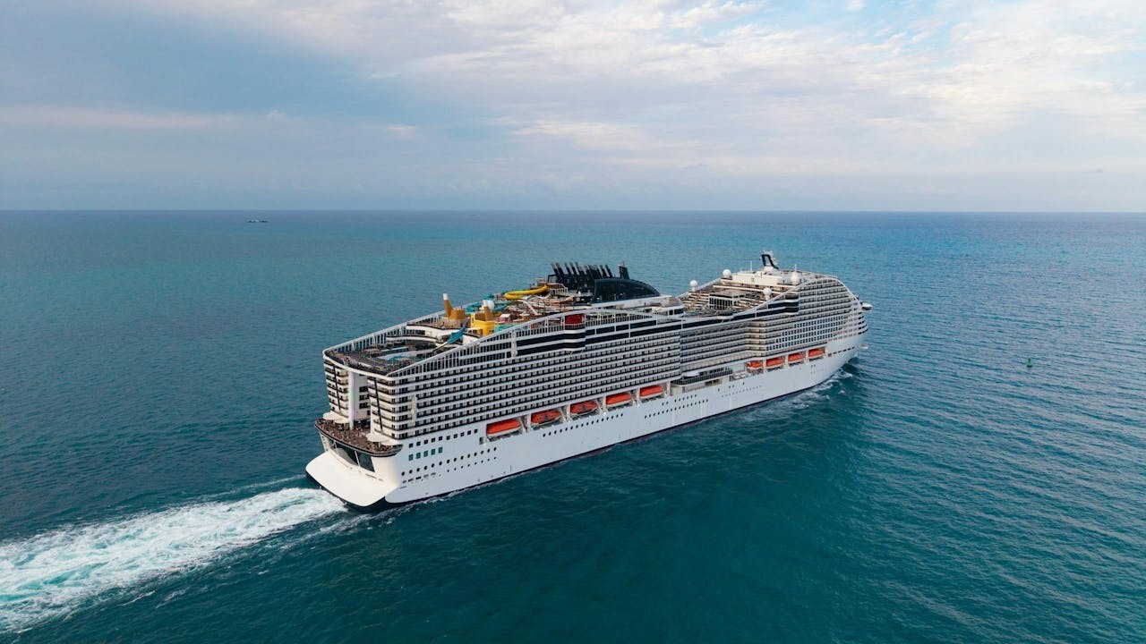 我們找到一個名為海洋光譜號六天五夜的沖繩之旅。算算，7000多一個人，海景房，十分划算。（Shutterstock）