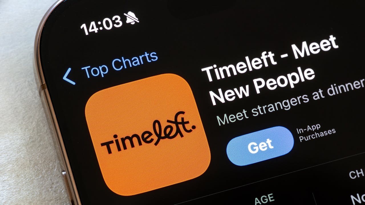 在都市人愈發感到孤獨的環境下，盲盒飯局模式得以蓬勃發展。（Shutterstock）