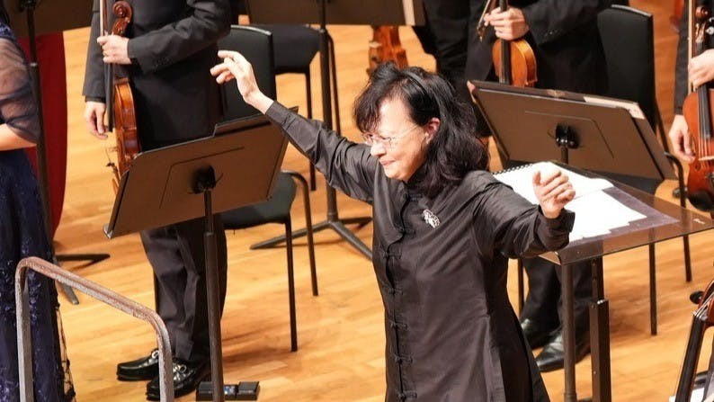 蔡敏德作為捷克現代作曲家馬丁（Martin）的權威，自然希望演奏馬丁的作品。只是受錄音時間所限，最後選擇了《德八》。（香港城市室樂團Facebook）