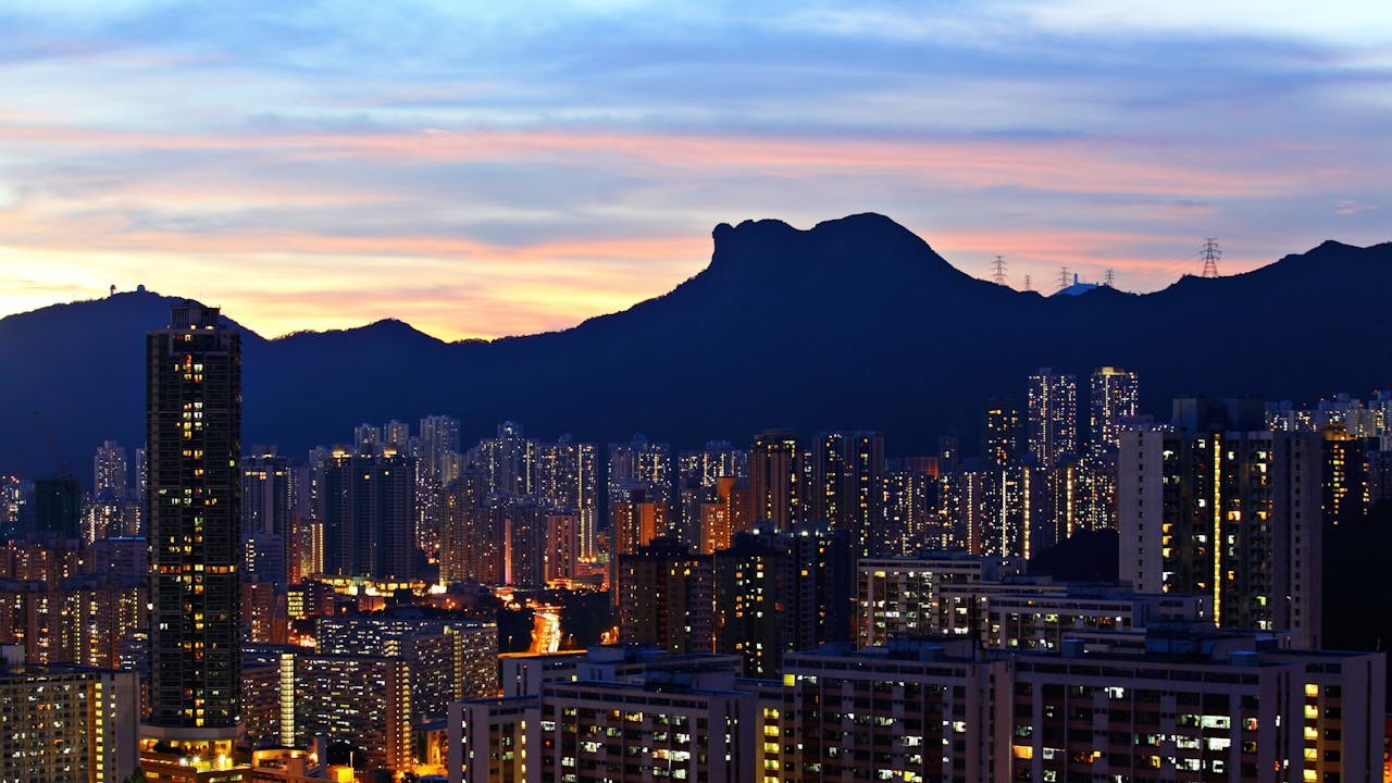 獅子山下，以情理法論，現屆政府在災難出現後，用最大的能耐於事後救援。（Shutterstock）