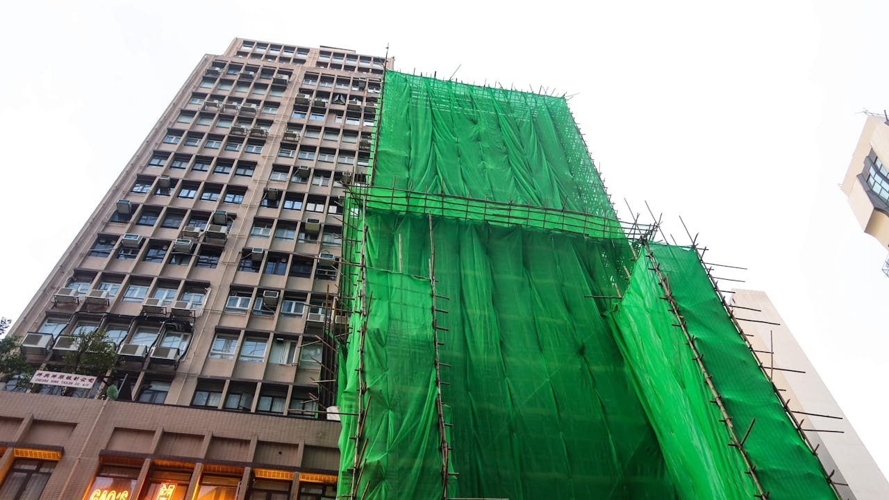 市場議論政府應否介入樓宇維修。(Shutterstock)