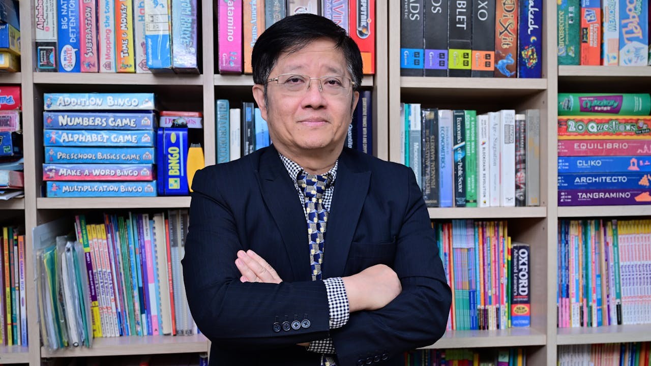 香港三大發鈔行——滙豐、中銀和渣打的母行均在港上市，但僅滙豐控股與中銀香港（控股）被納入藍籌，渣打集團未染藍。（文灼峰攝）