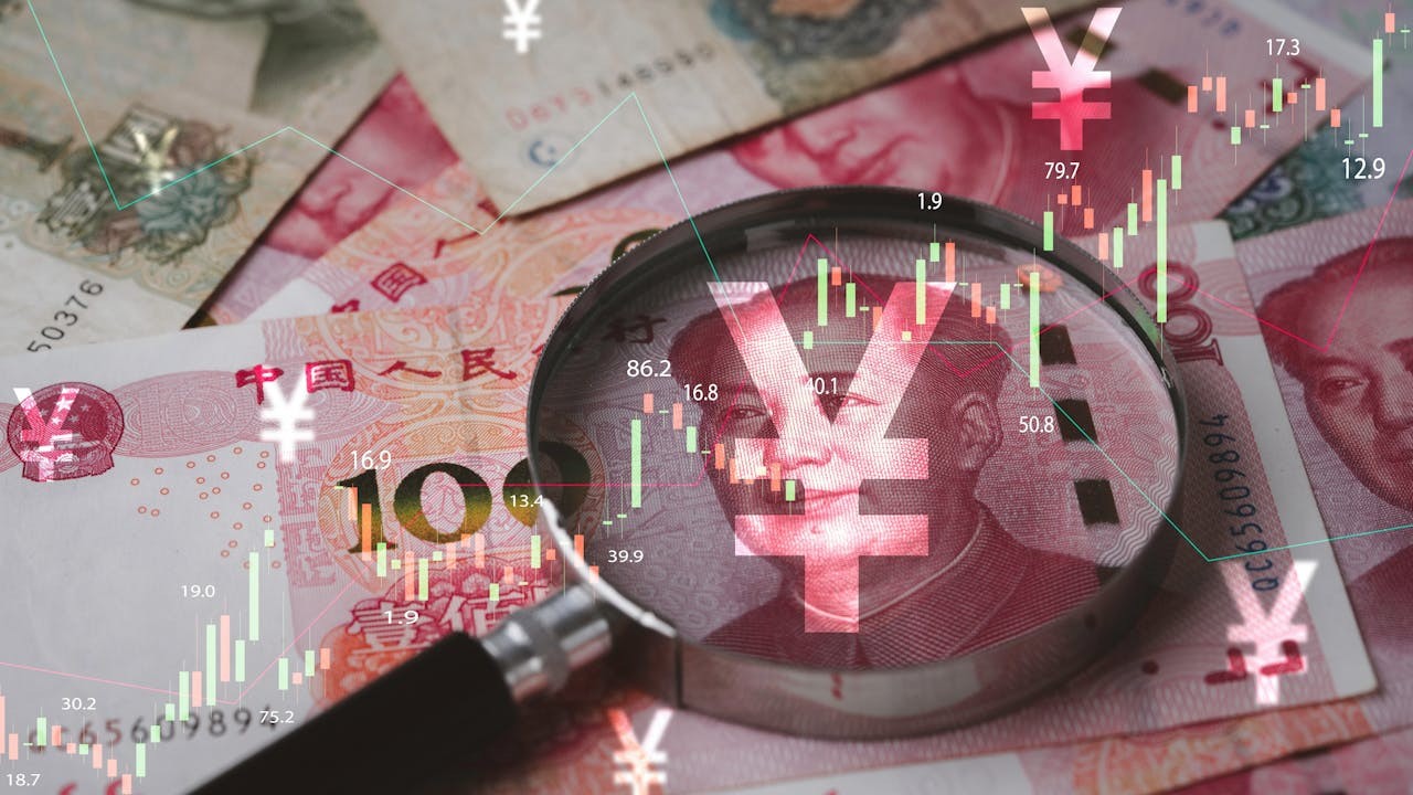 穩步升值將使人民幣更靠攏其購買力，增加家庭財富效應，有利於擴大消費。（Shutterstock）