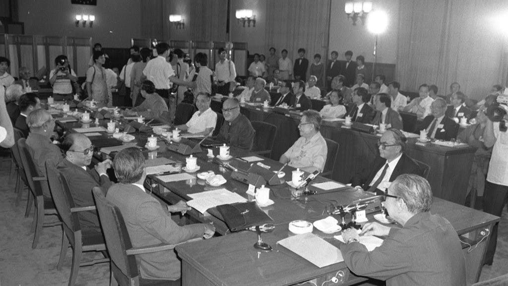 1985年7月1日，基本法起草委員會第一次會議在北京人民大會堂開始舉行。