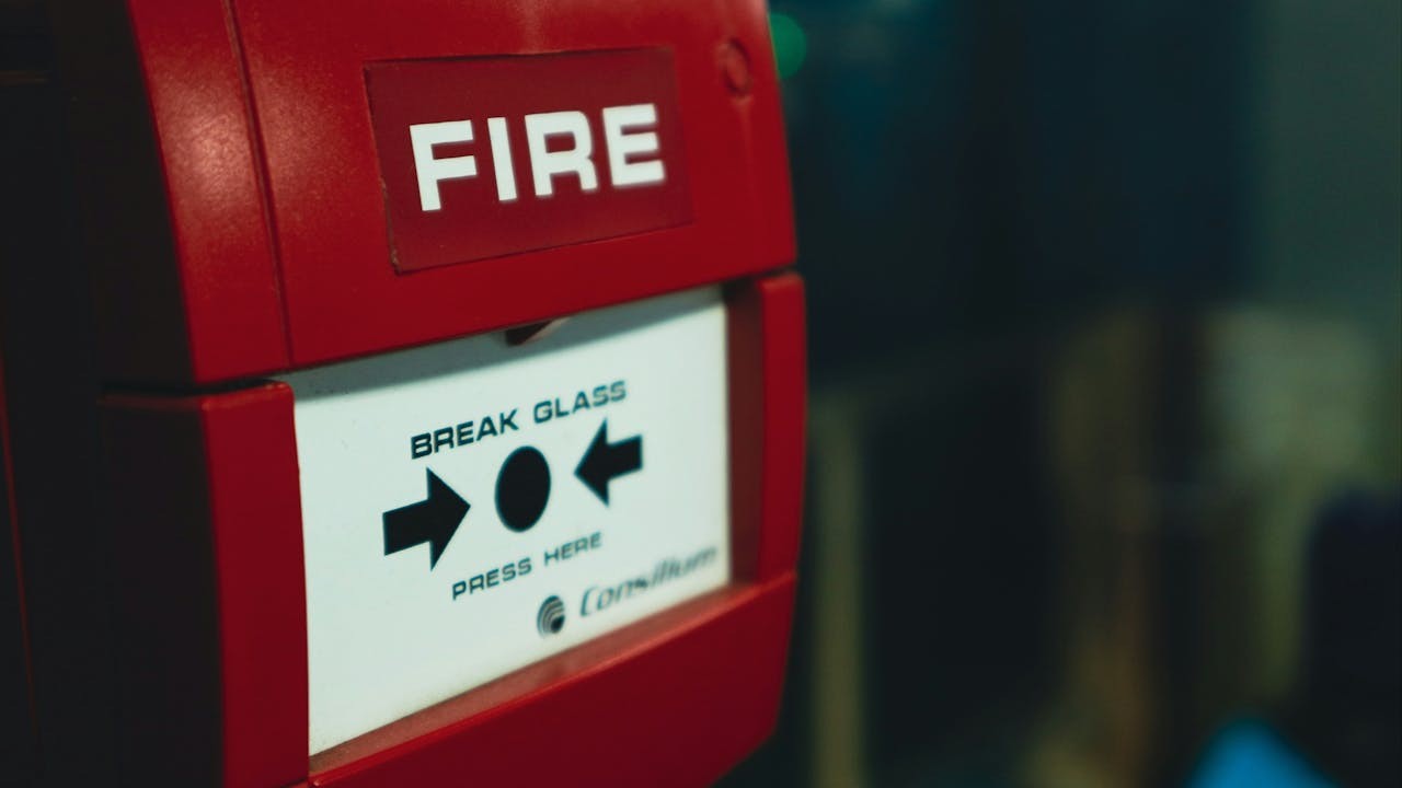 智能警報可以和傳統火警系統並存,給居民多一個逃生保障。(Unsplash)