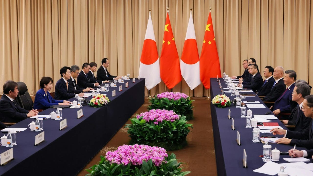 美國透過提供情報支持和後勤幫助,把日本推到前面去,想讓日本當擋箭牌,自己在後面觀望局面,中方強硬表態,明確警示。(日本首相官邸)