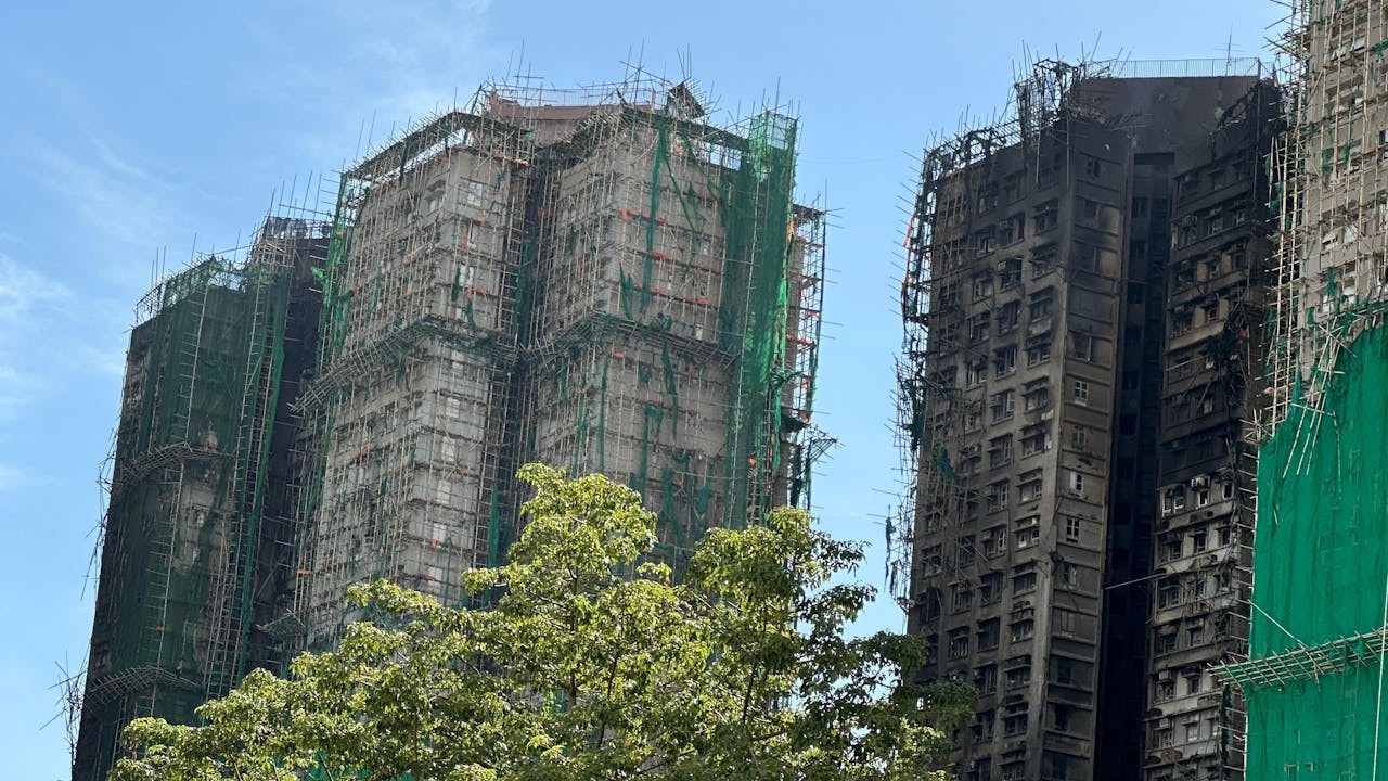 重建宏福苑有助撫平災民和港人集體傷痛,值得當局考慮。(灼見名家圖片)