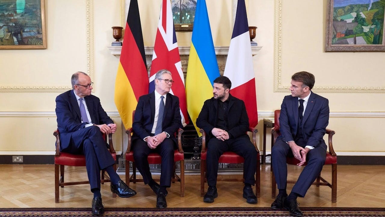 德國總理默茨、英國首相施紀賢、法國總統馬克龍與烏克蘭總統澤連斯基商討俄烏局勢。(澤連斯基Facebook)