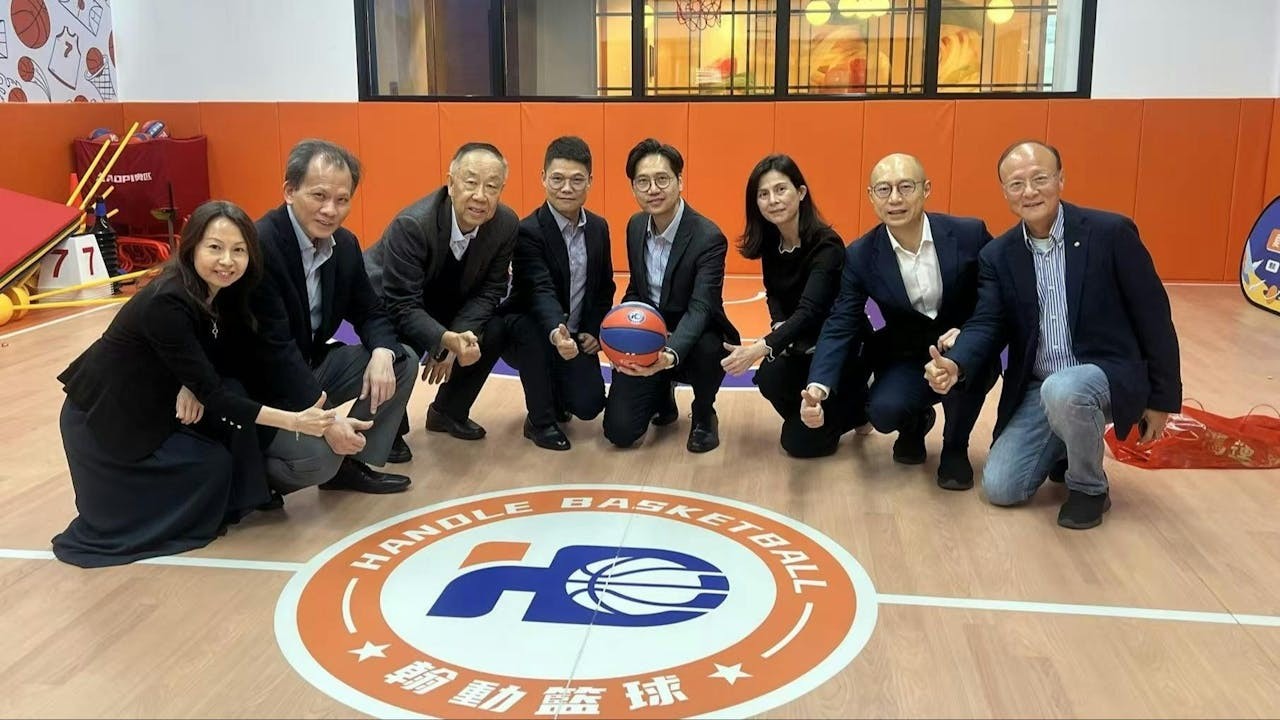 翰動少兒籃球館開業出席嘉賓合影。