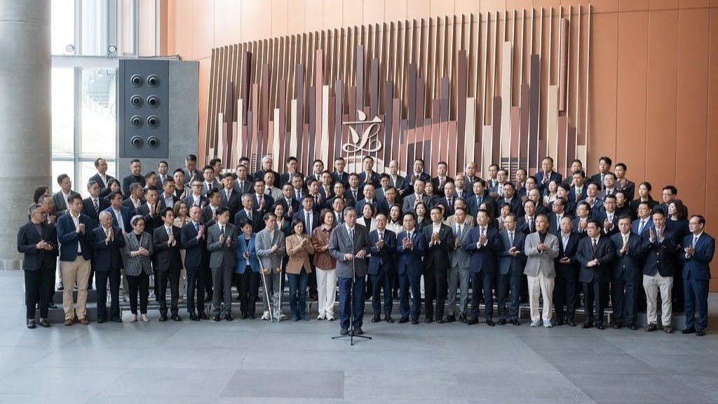 12月9日，立法會現任議員與候任新議員一同會見傳媒。（立法會）