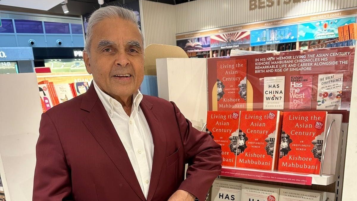 近年他的論述講得更白,直接說中國「始終是在下長棋」,不會為了3、5年的增速而犧牲10年、20年的產業定位。(Kishore Mahbubani X)