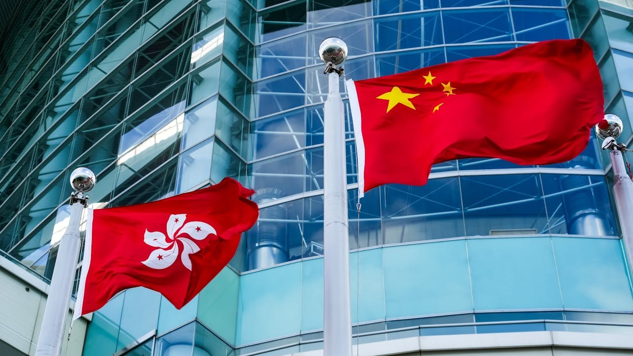 對香港而言，目前生產總值雖被深圳、廣州超越，但作為國際金融中心，香港依然擁有得天獨厚的絕對優勢。（Shutterstock）