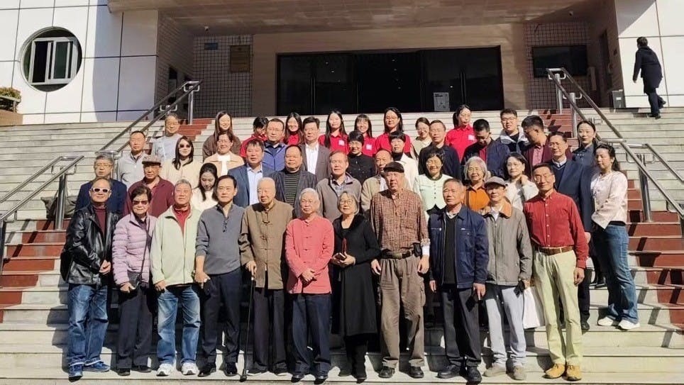 華南師範大學香港書法函授班結業40周年的作品展開幕式和研討會,12月16日在華師大圖書館文化藝術空間展廳舉行。(作者提供)