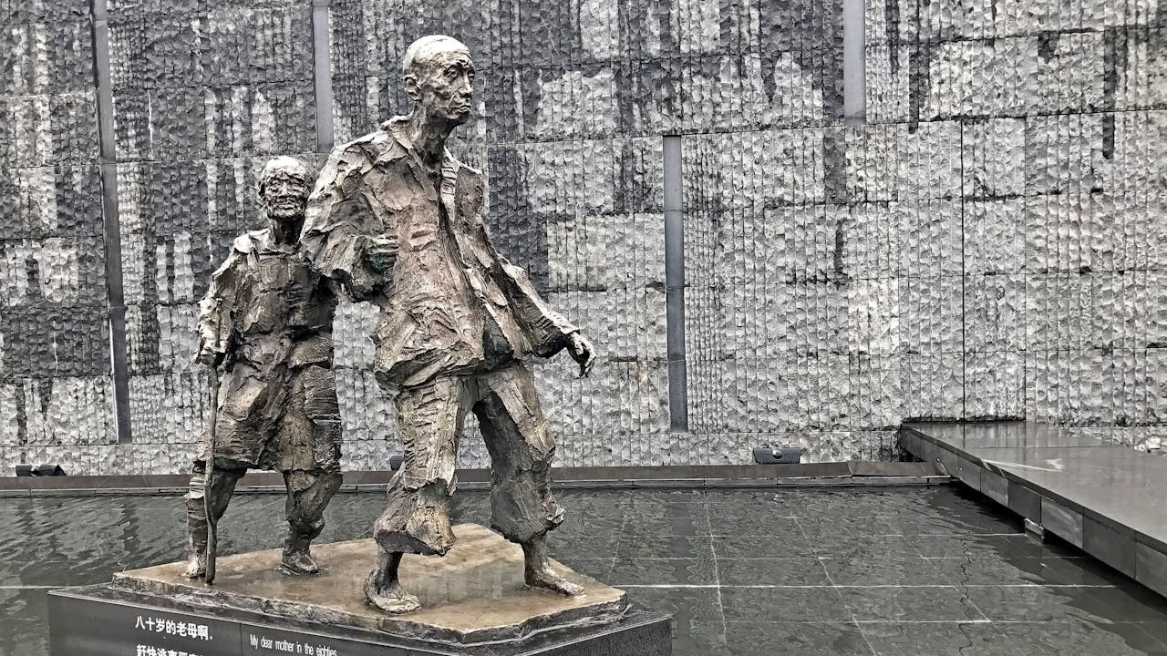 12月中旬是南京大屠殺的紀念日,期望前事不忘後事之師、世界和平。(Shutterstock)