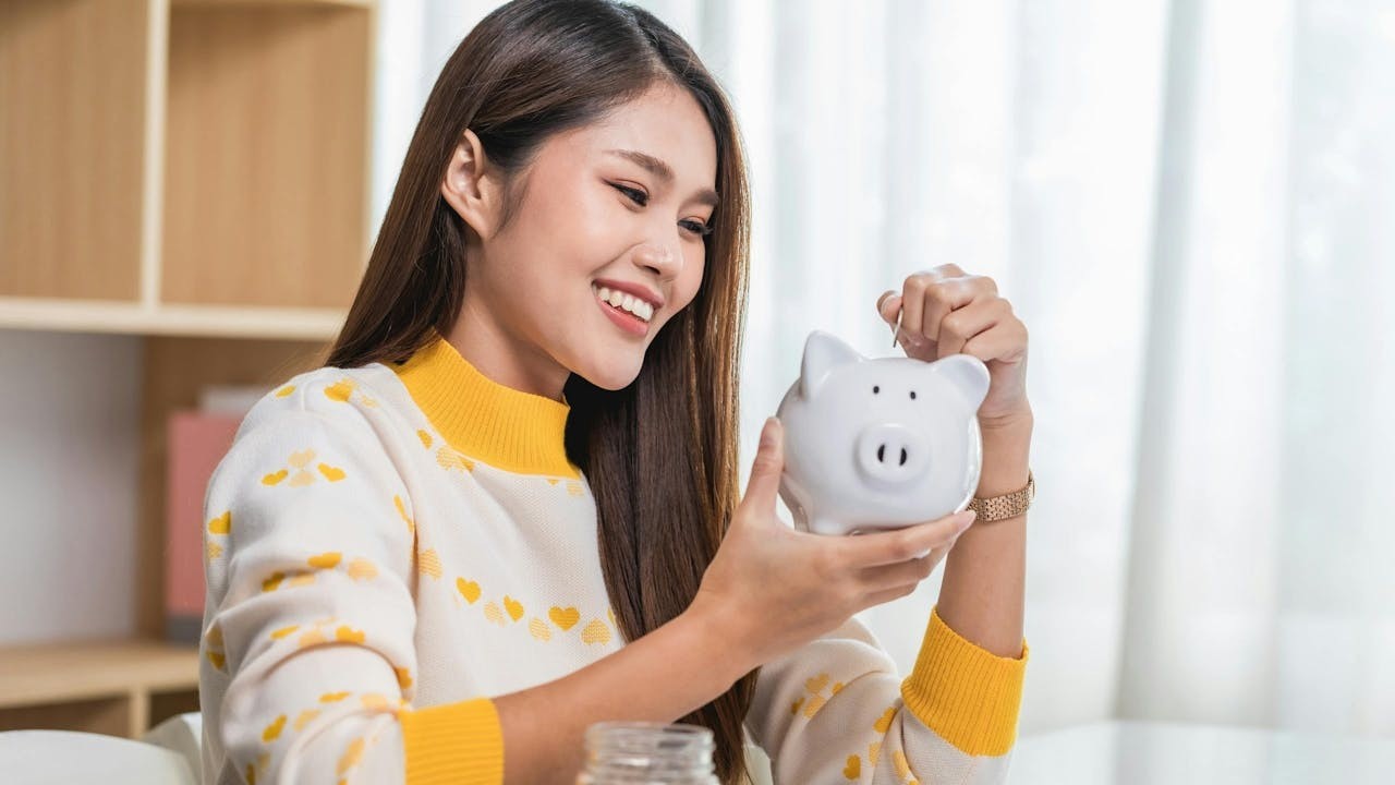 佔整體樣本達14.8%的18至29歲年輕受訪者當中，有儲蓄習慣的比例竟然高達89%。（Shutterstock）