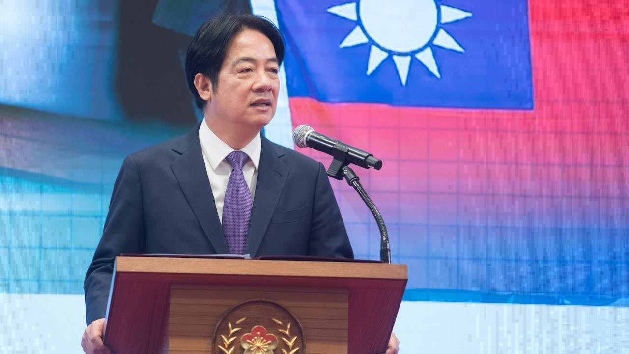 民間聯署彈劾賴清德的活動迅速發酵，網民留言大多數是「忍無可忍」和「下架賴清德」，反映島內對這個自稱「務實」的「台獨」分子瘋狂搞局的不滿情緒持續高漲。（Shutterstock）