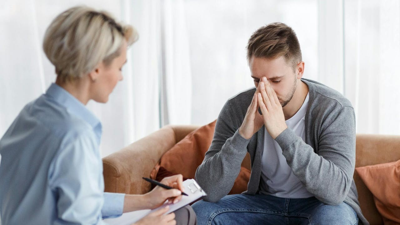 值得注意的是，抑鬱症並不區分年齡、性別、社會階層。每個人都有可能在生命的某個階段經歷抑鬱症的困擾。（Shutterstock）