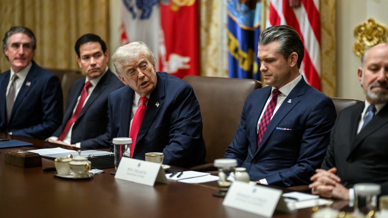 美國總統特朗普（中）的計劃，勢將令到美洲動盪不已。（白宮）