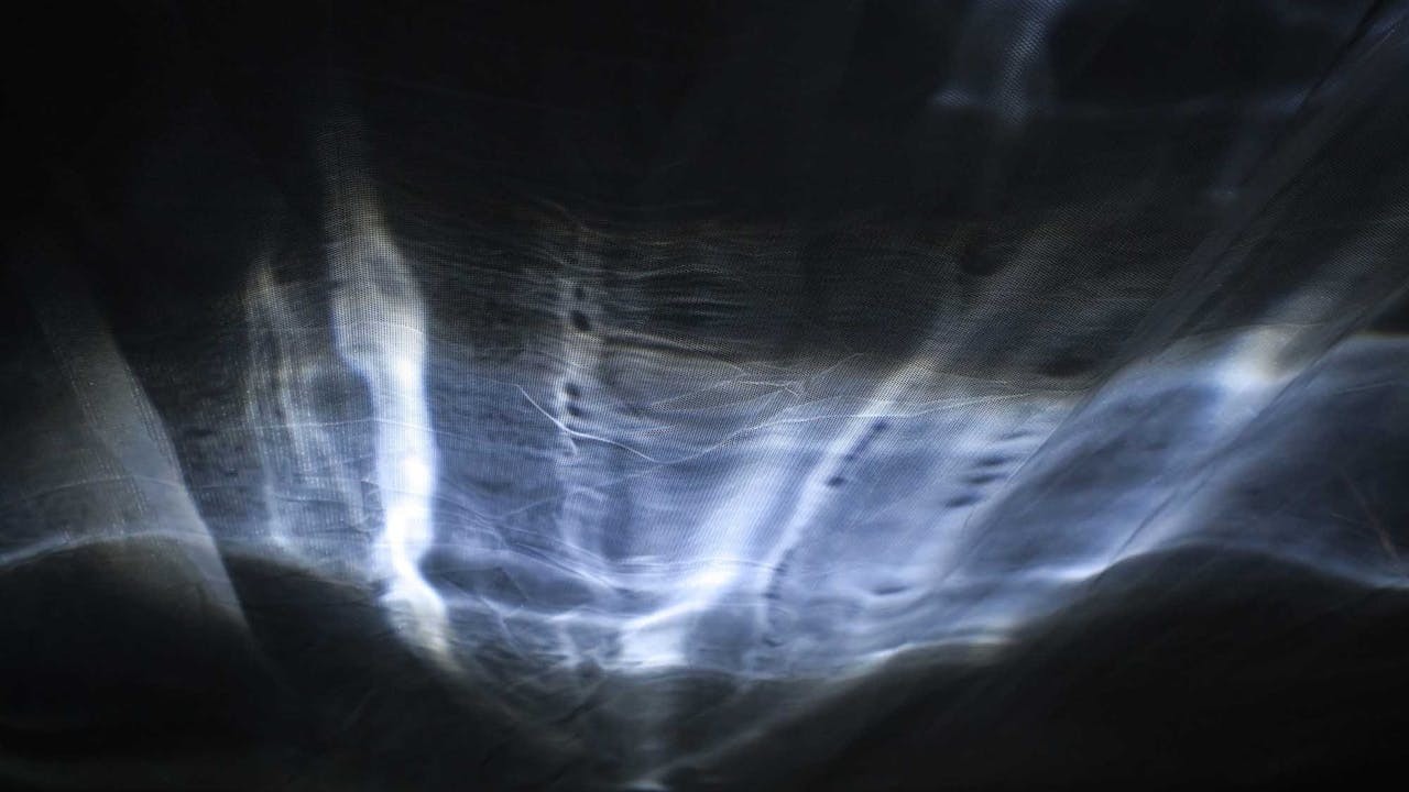 要小心從網路上吸收的負面資訊。(作者提供)